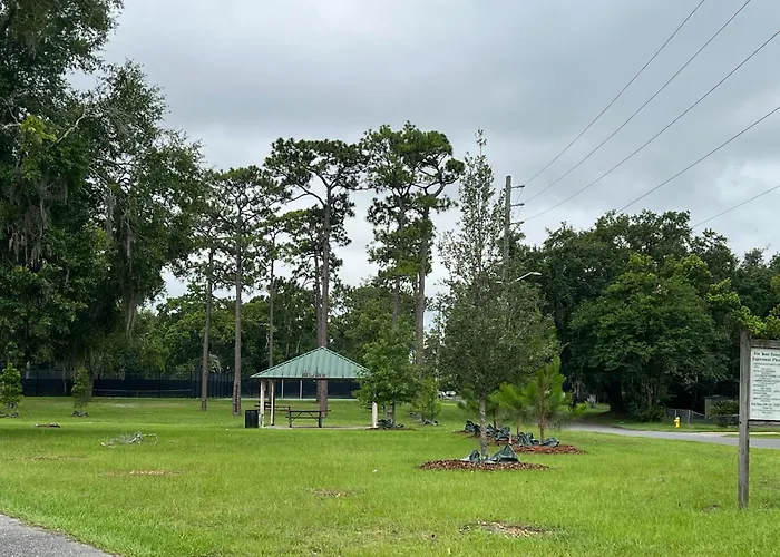 Pool Home Sleeps 6 With Large Fenced Yard
