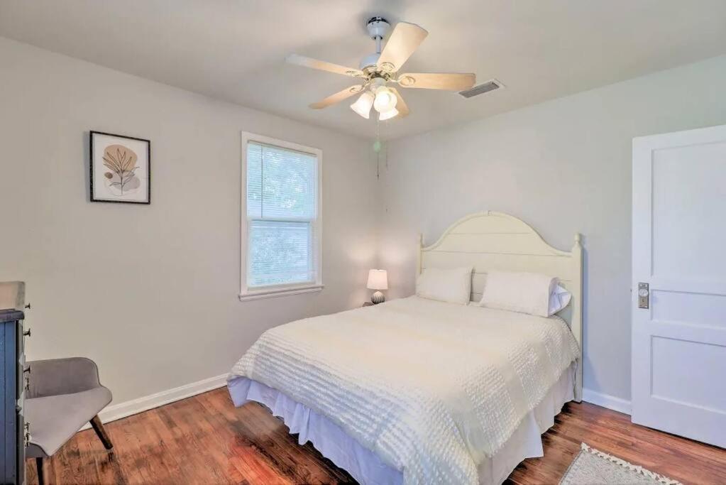 Pool Sleeps 6 With Large Fenced Yard * Jacksonville