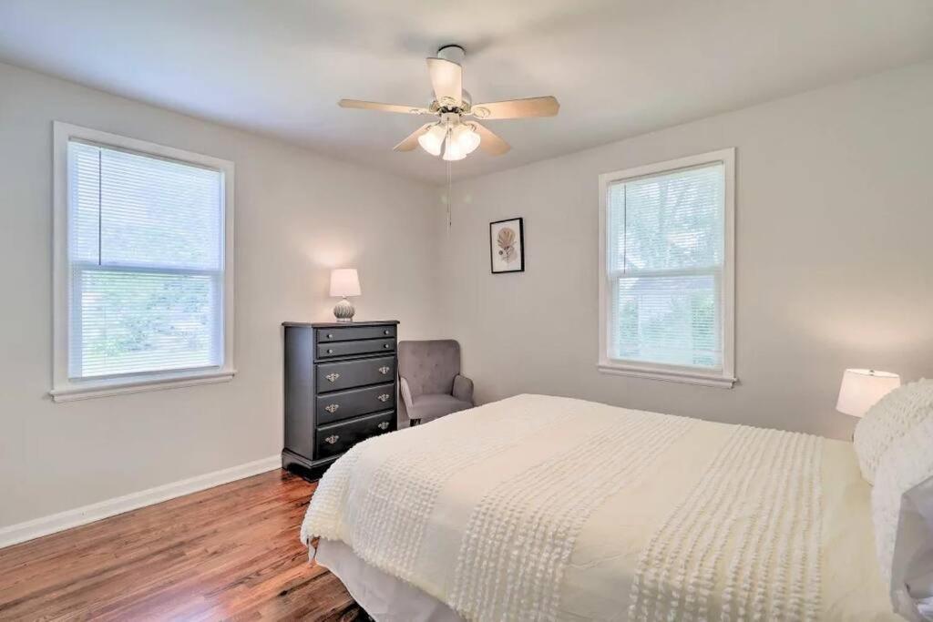 Pool Sleeps 6 With Large Fenced Yard Jacksonville