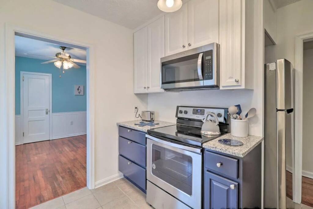Pool Sleeps 6 With Large Fenced Yard Holiday home Jacksonville