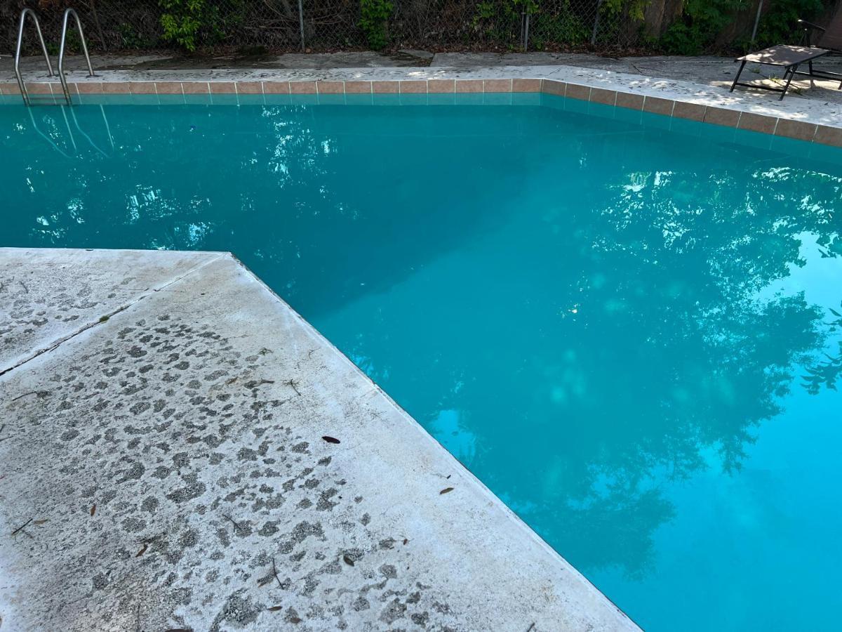 Pool Sleeps 6 With Large Fenced Yard * Jacksonville
