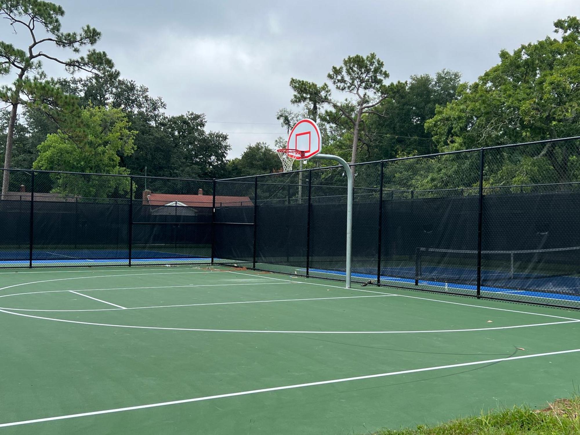 Pool Sleeps 6 With Large Fenced Yard Holiday home Jacksonville